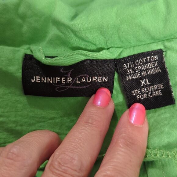 💜5/$25 XL green blouse with pockets and hidden buttons. Jennifer Lauren - Picture 5 of 5